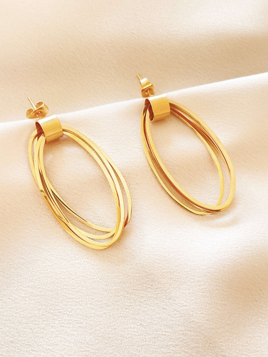 Long-lasting and affordable, stainless steel jewellery is a game changer! Plated with 14k gold colour - perfect for everyday wear without tarnishing. Discover the entire collection at Velvie Store!  Stainless steel, tarnish-free and waterproof jewellery. Affordable and long lasting, dainty and statement jewelry. 