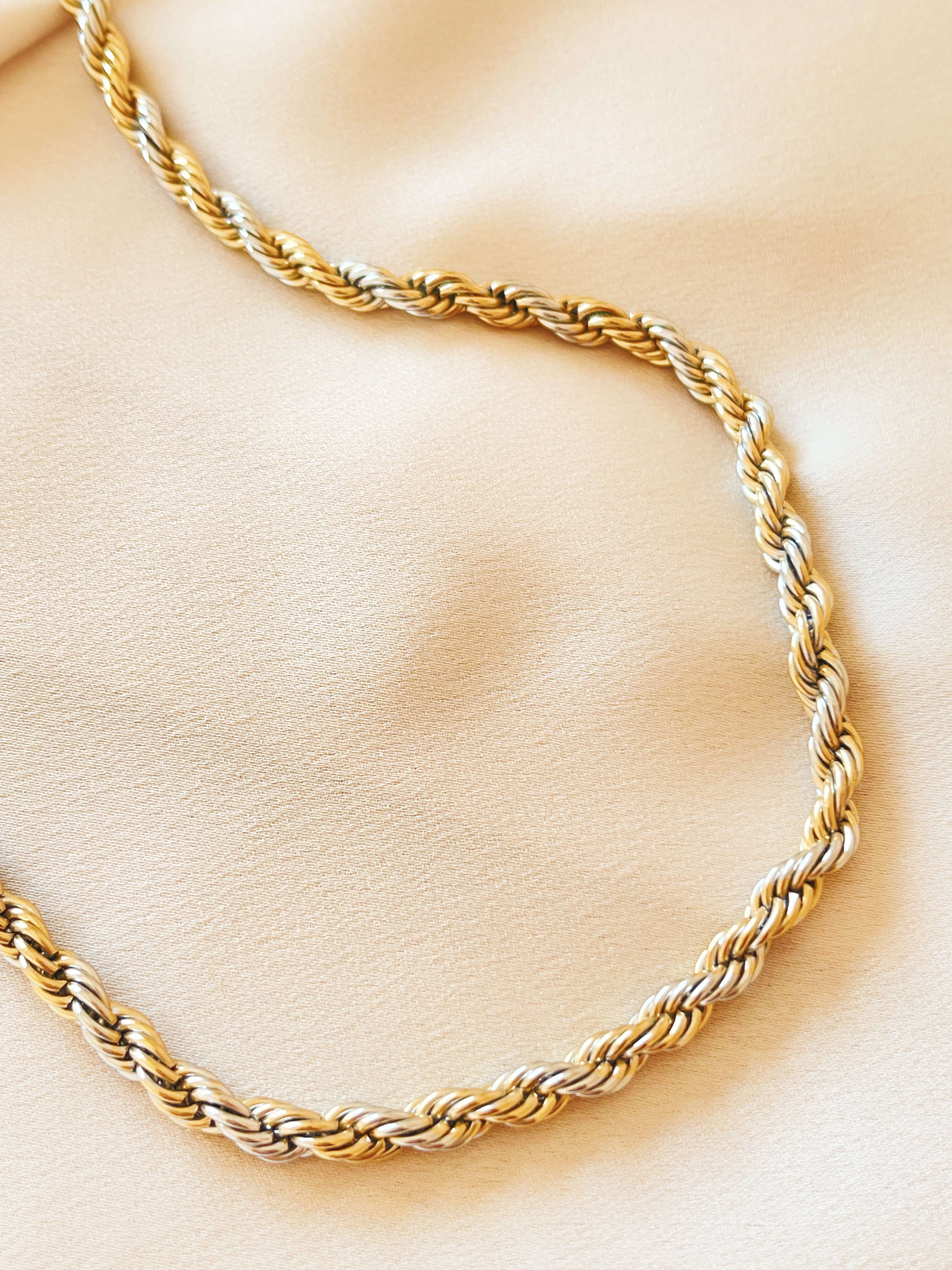 CHANEL TWISTED CHAIN NECKLACE – NEUI STUDIO
